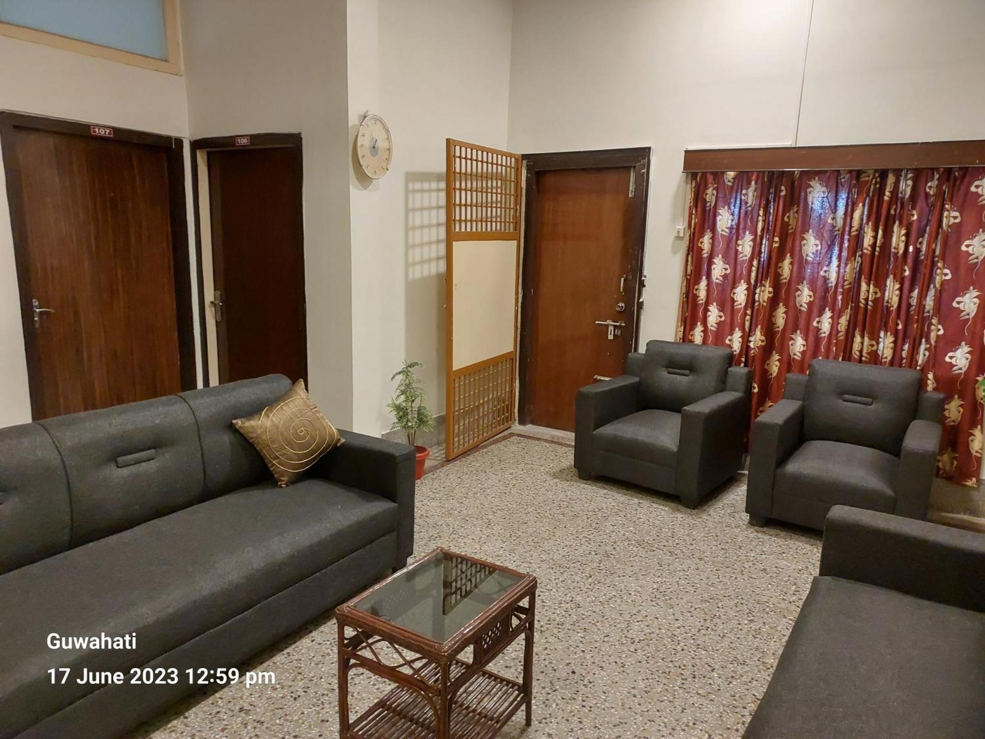 Riverview Guest House Гувахати Экстерьер фото