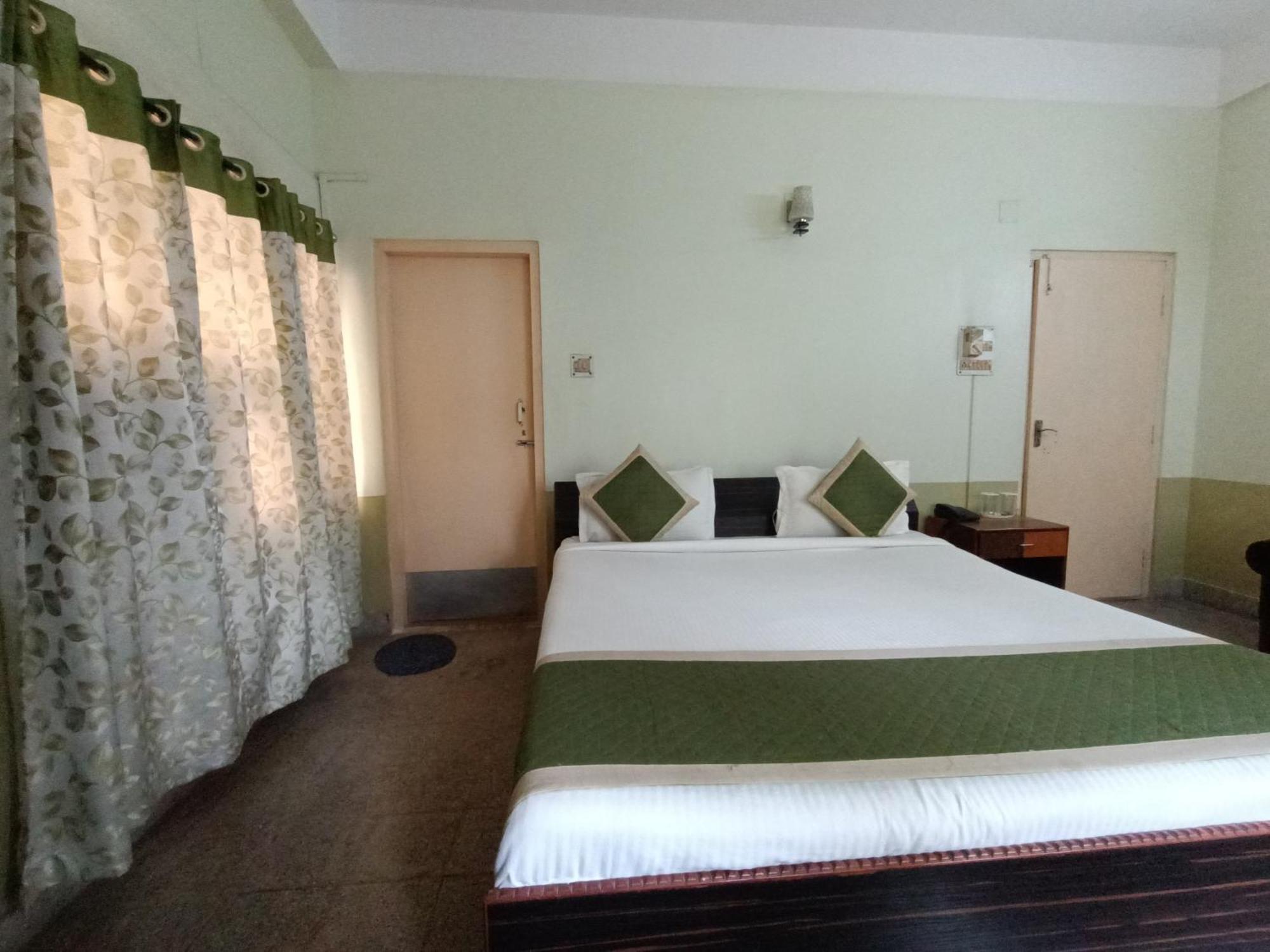 Riverview Guest House Гувахати Экстерьер фото